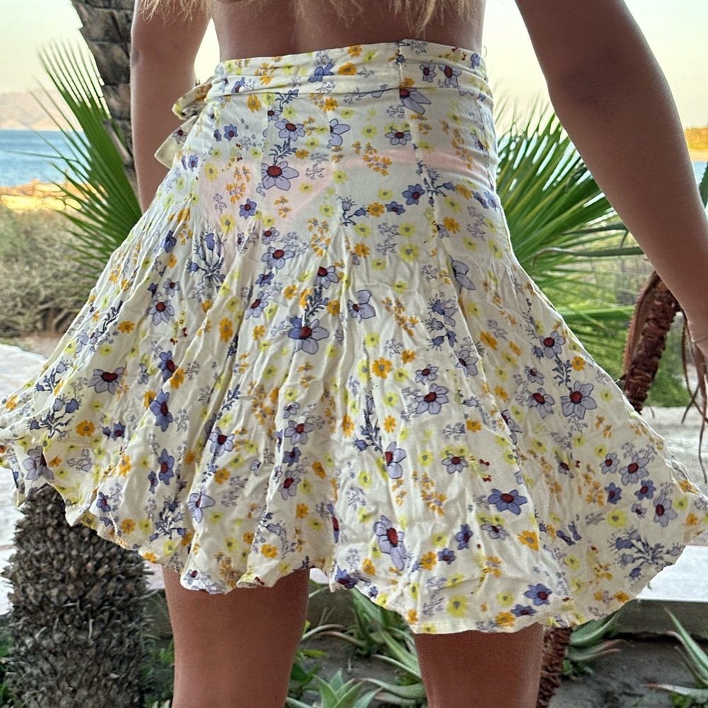 skirt (small meduim)(ties at waste)